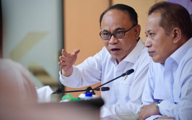 Budi Arie Setiadi digantikan posisinya sebagai Menteri Koperasi oleh Ferry Juliantono (kanan) yang sebelumnya menjabat Wamenkop. [Dok. Kemenkop]